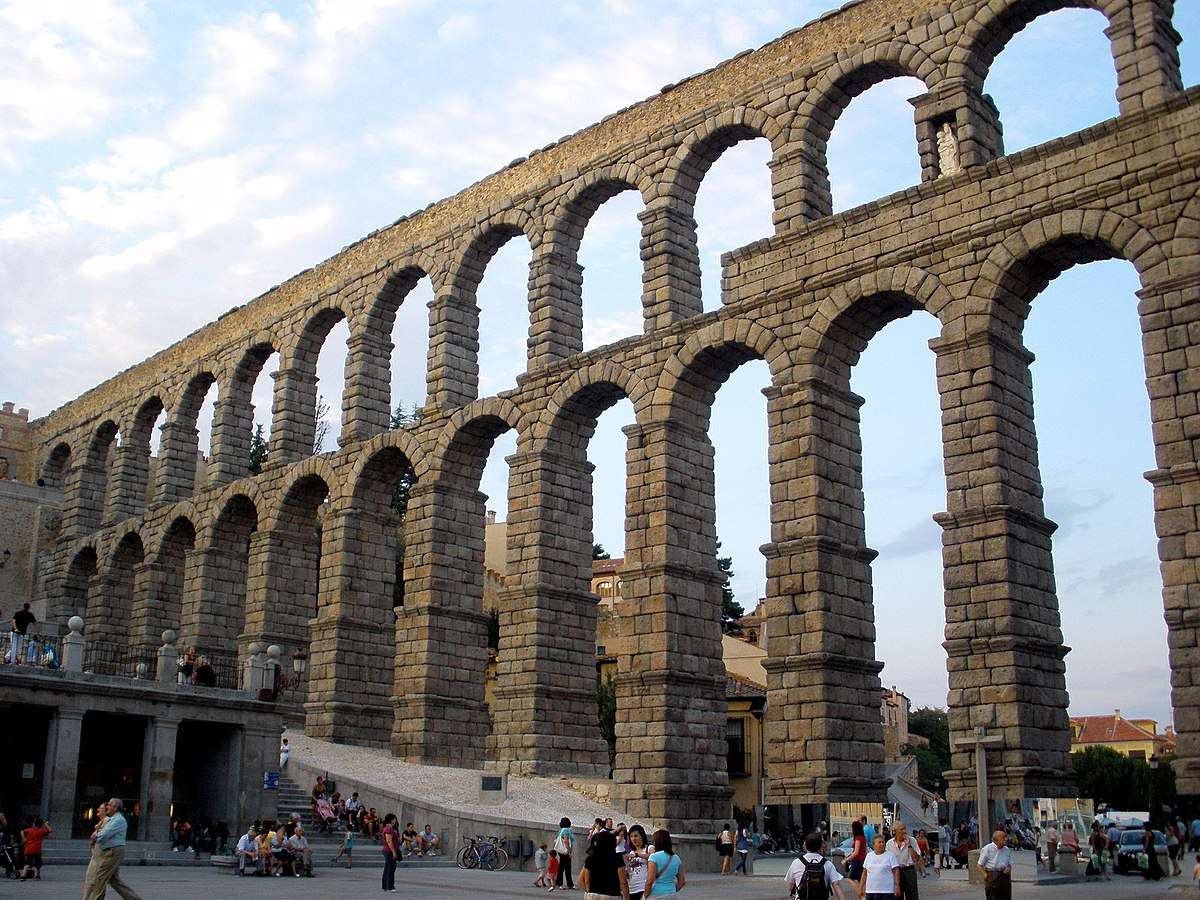 Akvedukt (romersk, Segovia, Pont du Gard, etc.)